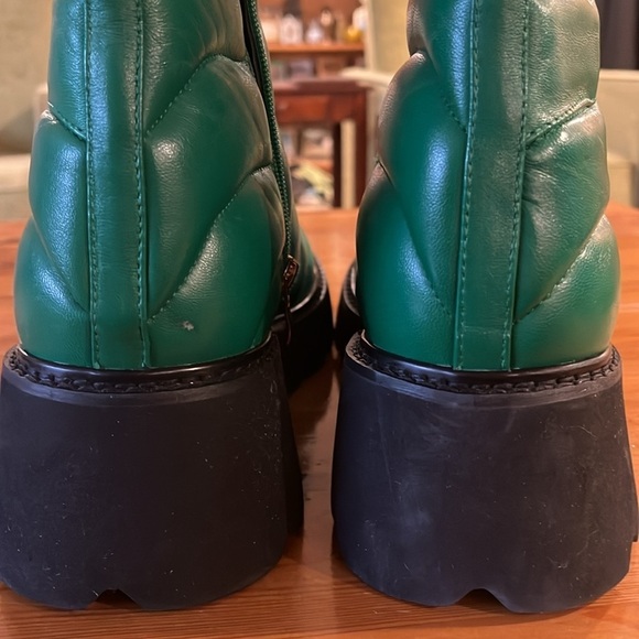 I am Jennifer Le tall puffy Kelly green boots full side zipper. Size 43 - Picture 12 of 14